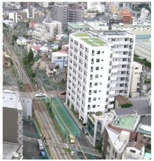 平成22年に東池袋地区沿道まちづくり事業の中で代替床施設整備事業として建設した東池袋地区代替床施設が竣工した写真