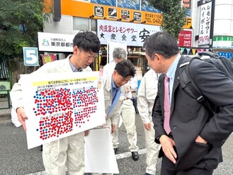 来場者にアンケートにご協力いただいています